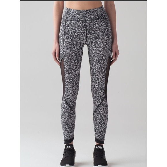 Lululemon Womens Black/White Sole Training 7/8 Tight, Size 4 - Picture 1 of 10